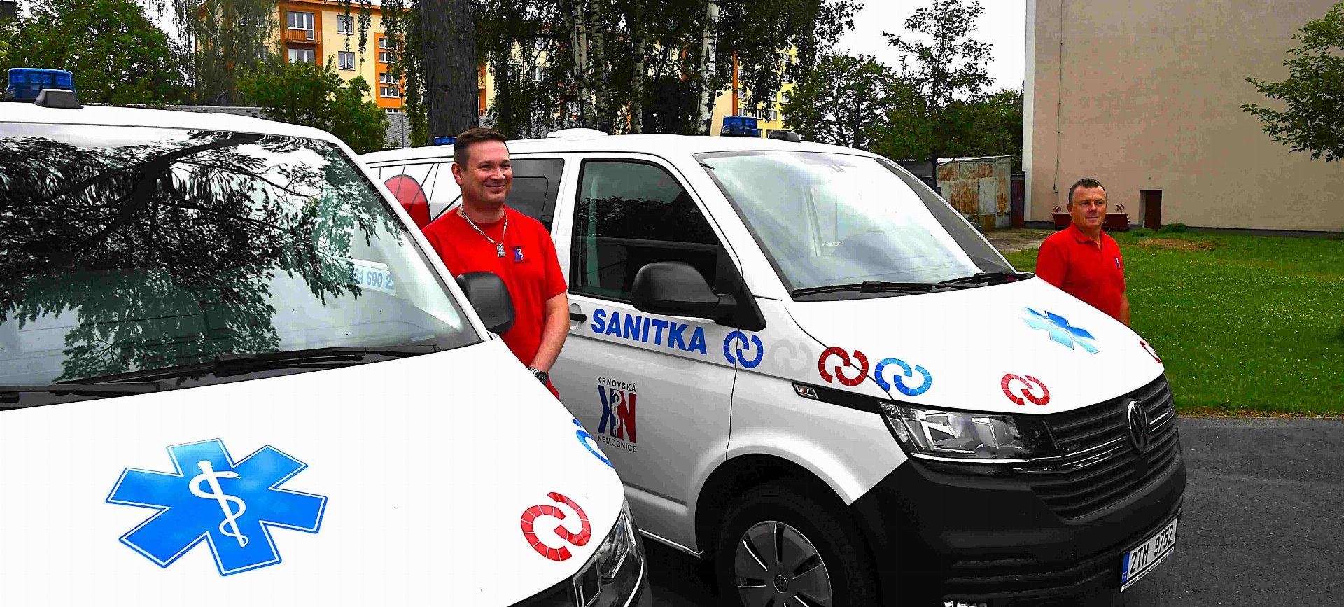 Autopark nemocnice přivítal dvě nová sanitní vozidla VW Transporter